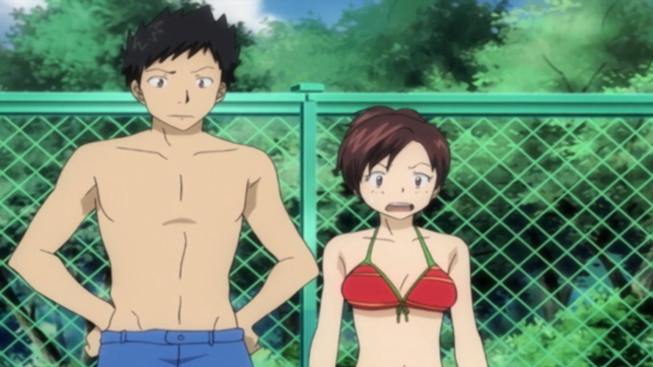 Un tiburón en la piscina pública